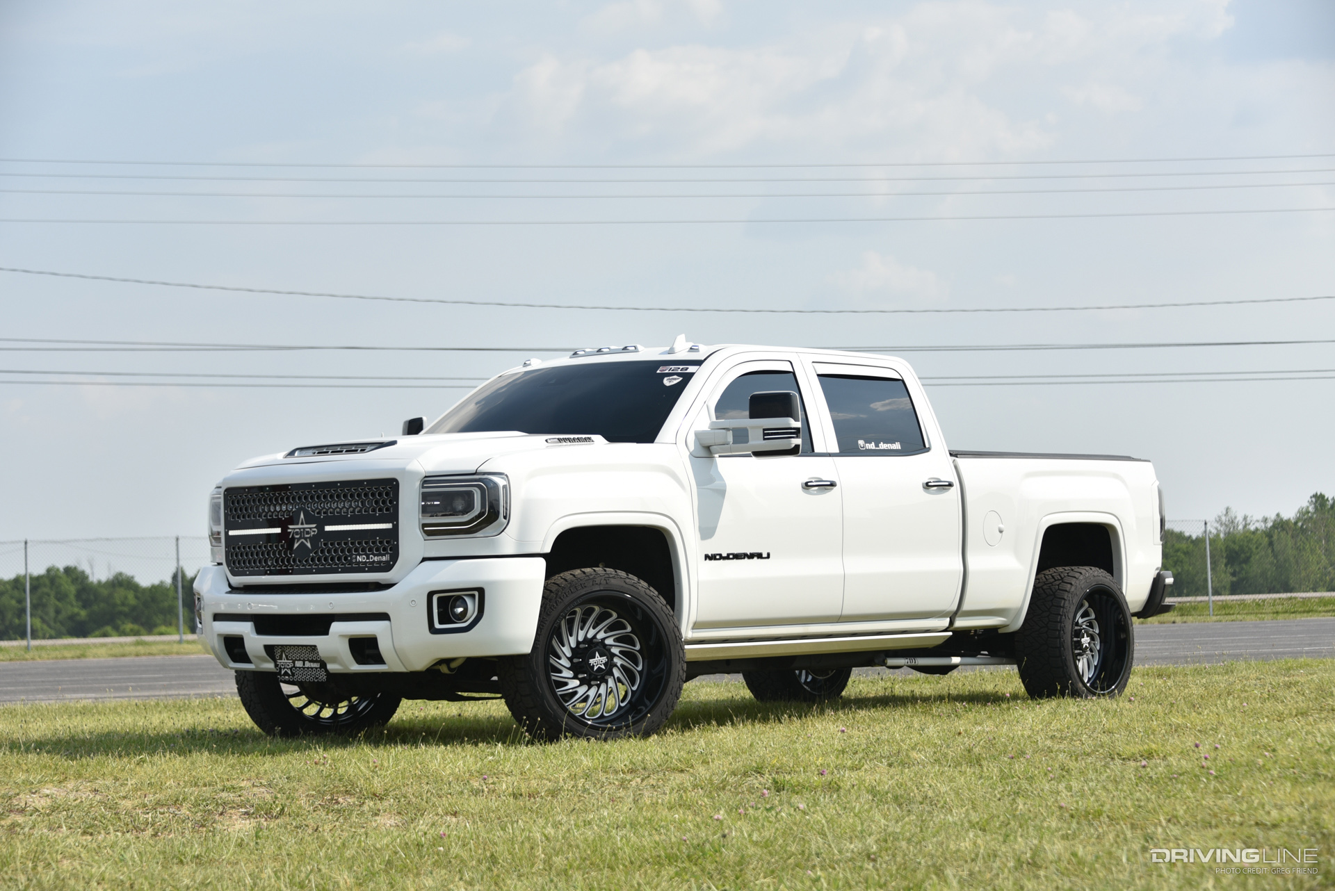2015 GMC Sierra 2500 HD Denali LML Duramax on Nitto Recon Grappler tires
