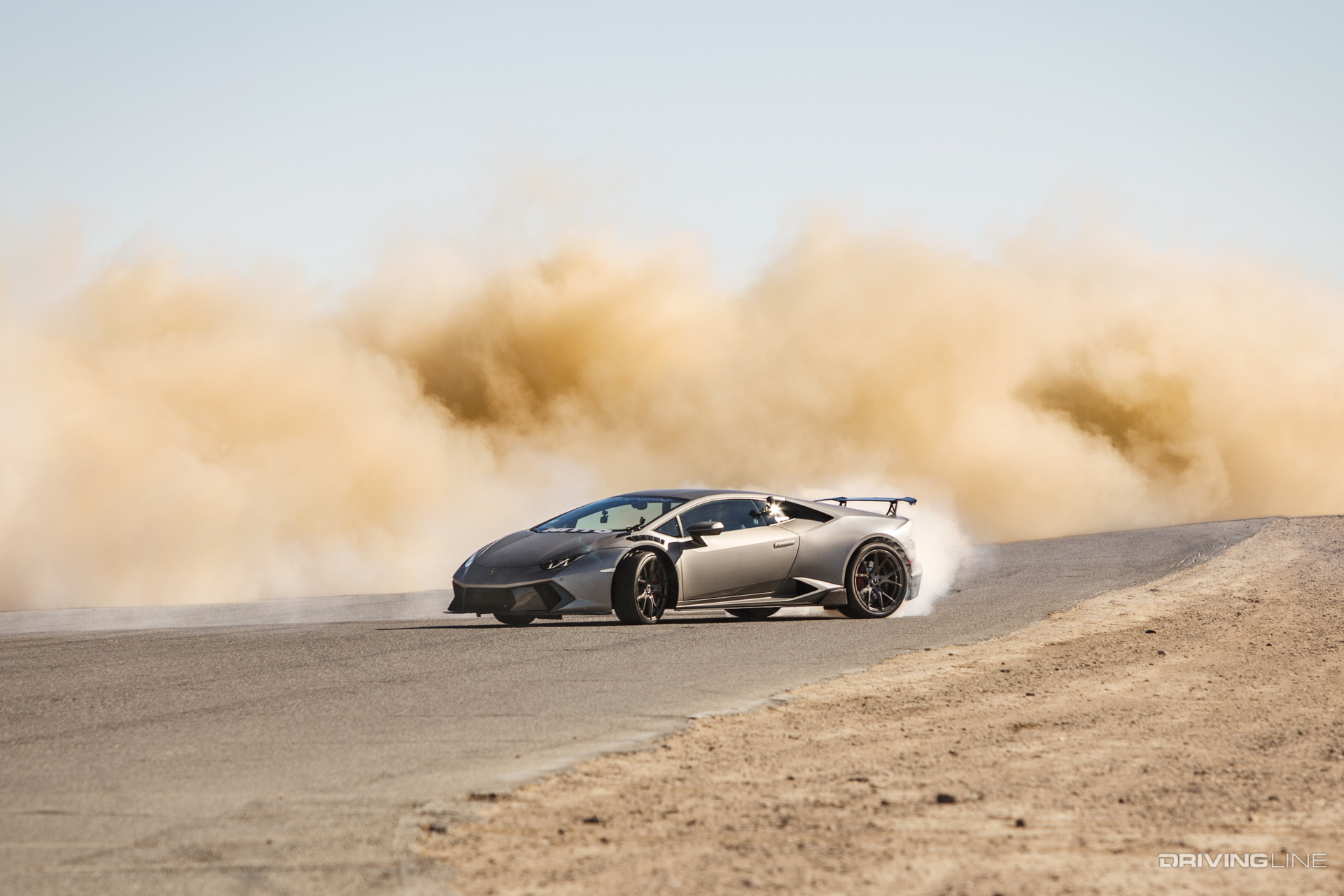 Lamborghini Huracan vs Off-Road Car Ultra4 drag race video