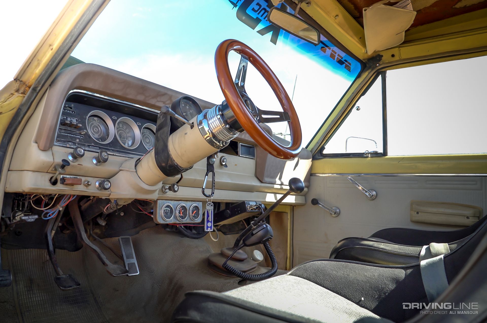 1973-jeep-j2000-nitto-ridge-grapplers-interior-prp-seats