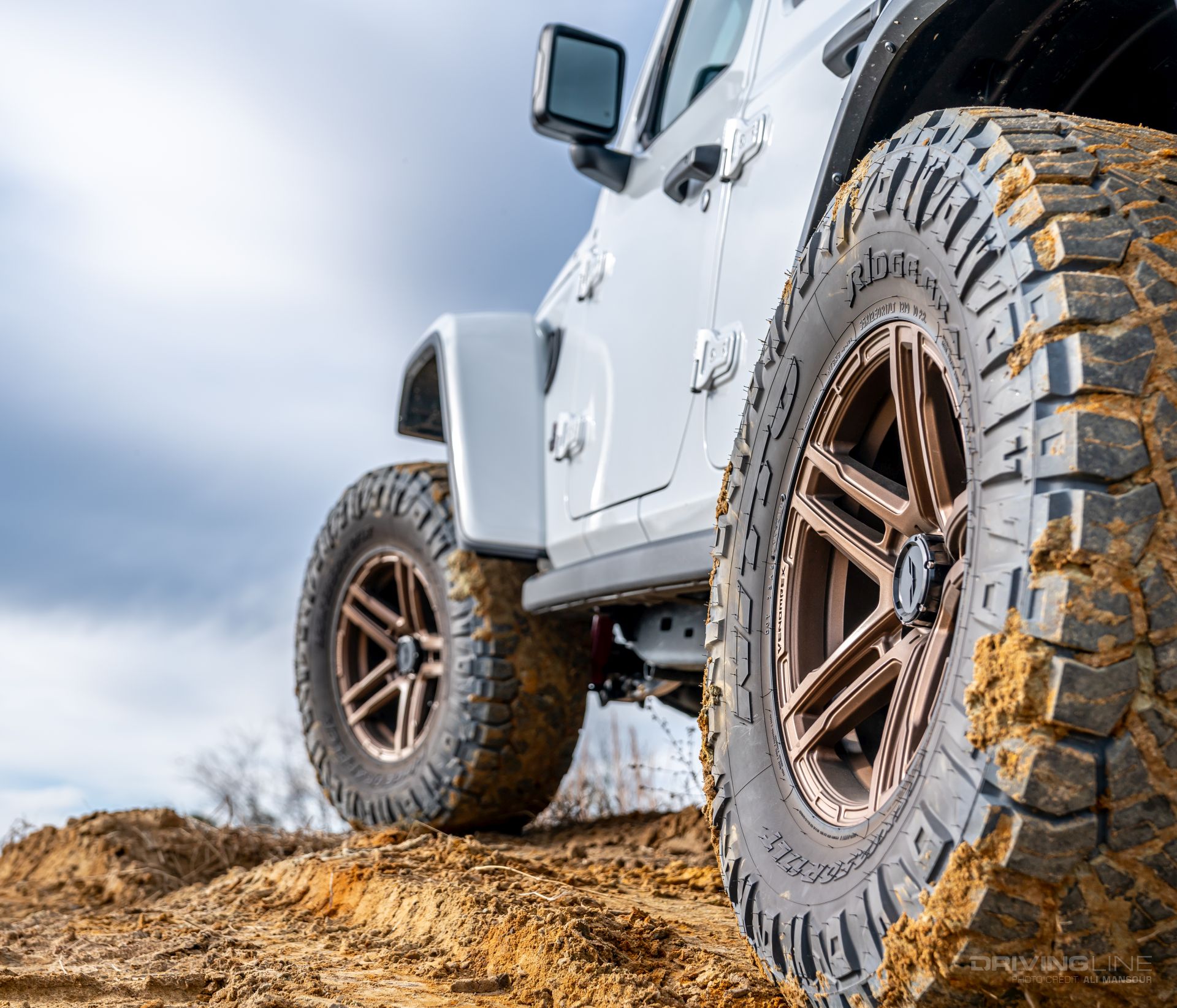 jeep-wrangler-JL-rear-tire-carrier-expedition-one