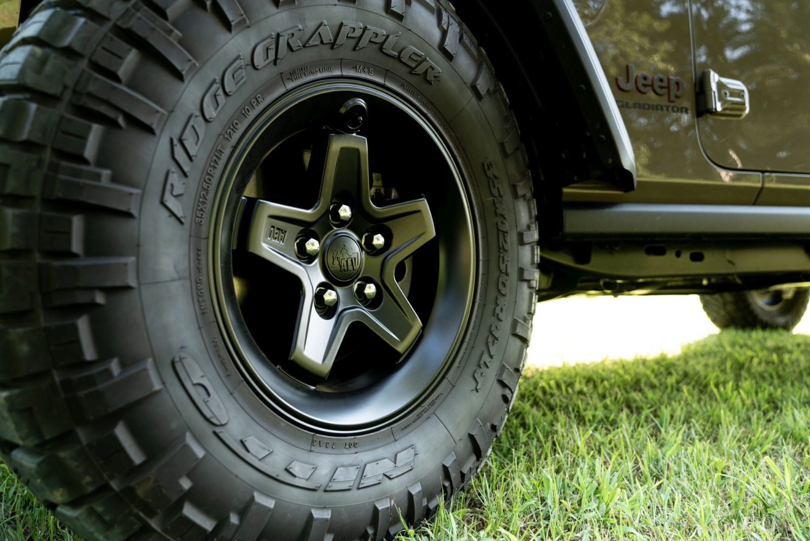 2020 Jeep Gladiator Rubicon 35 no lift aev pintler wheels nitto ridge grappler