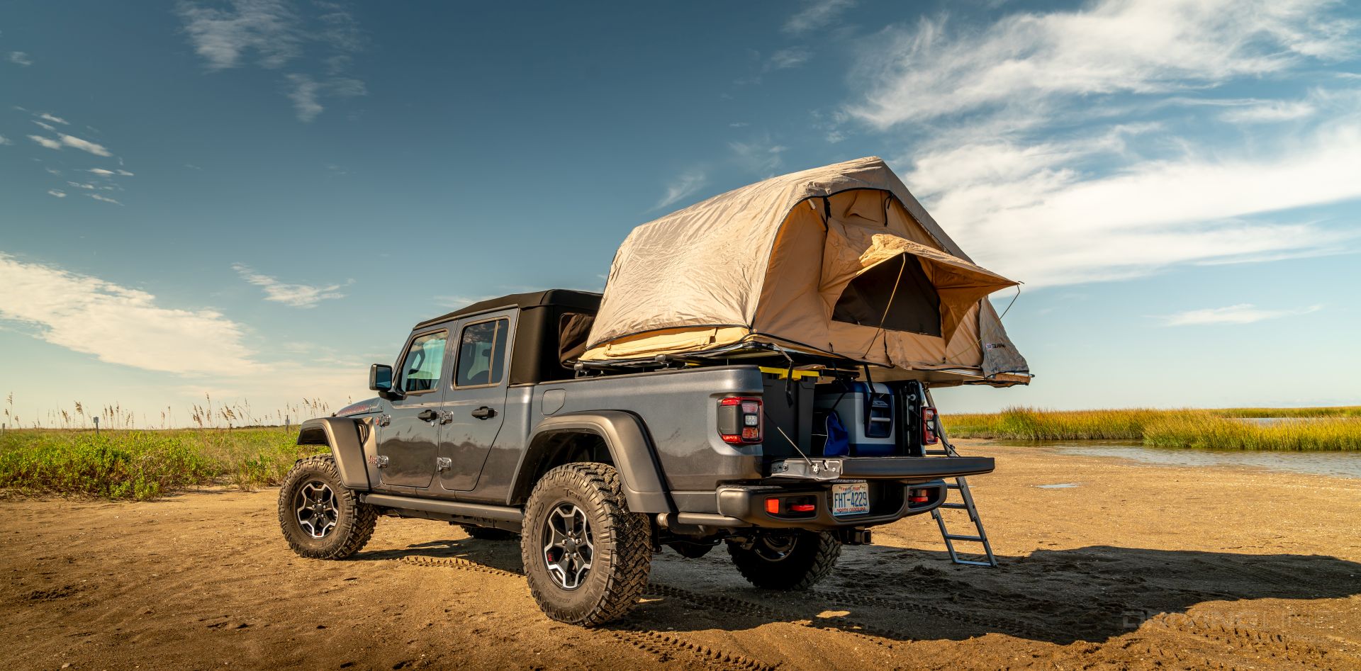 Jeep Gladiator low profile cheap bed rack arb simpson series III tent