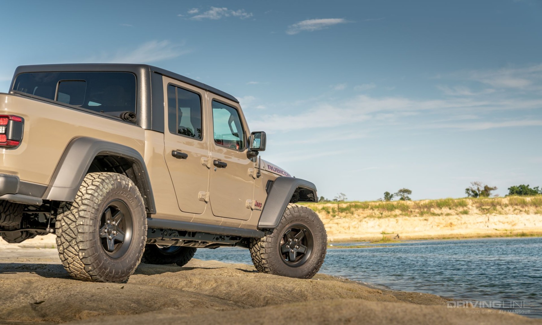 Jeep Gladiator Rubicon on 35" Nitto Trail Grappler tires