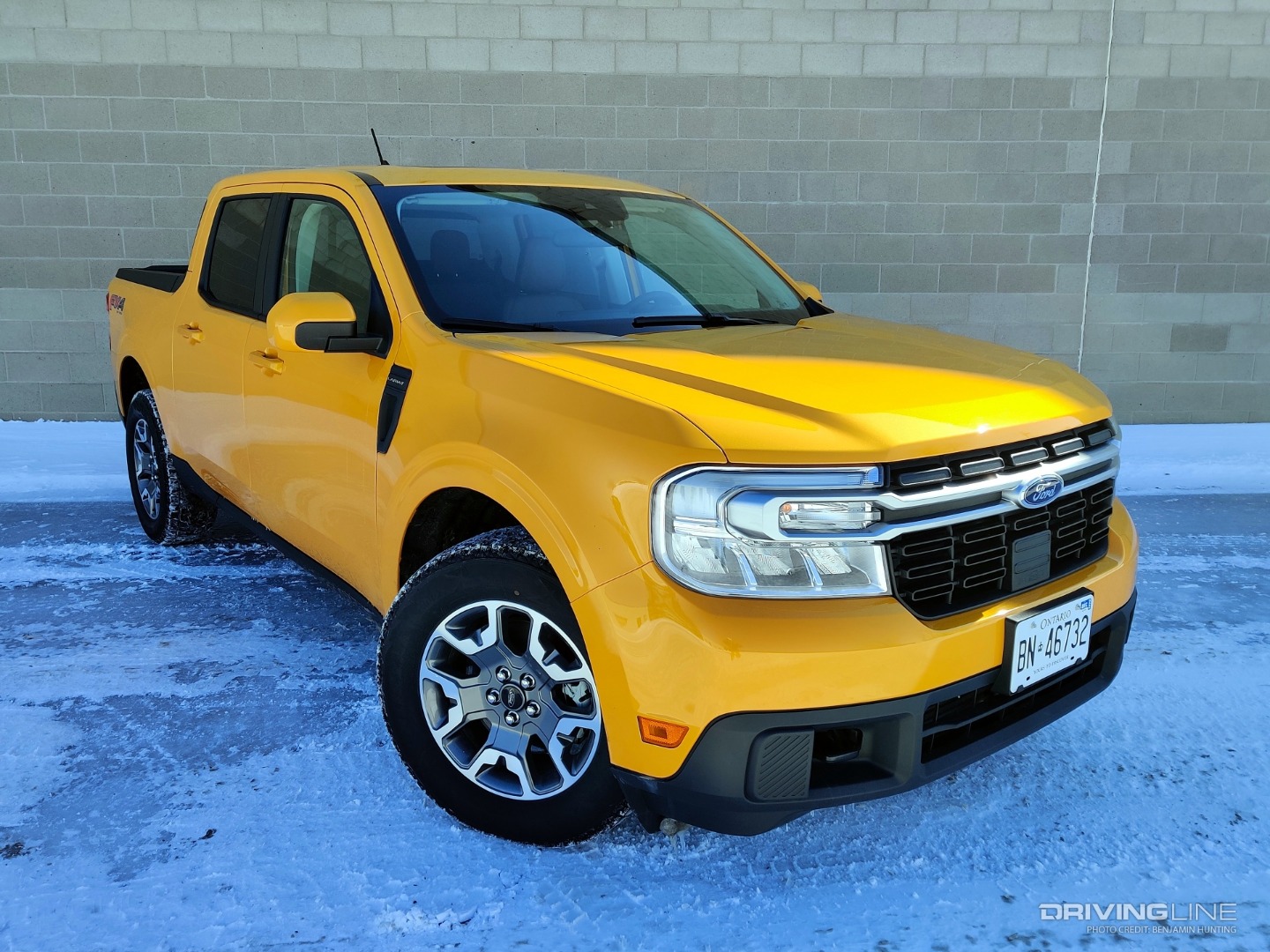 2022 Ford Maverick Lariat 2.0T AWD front 3/4 view