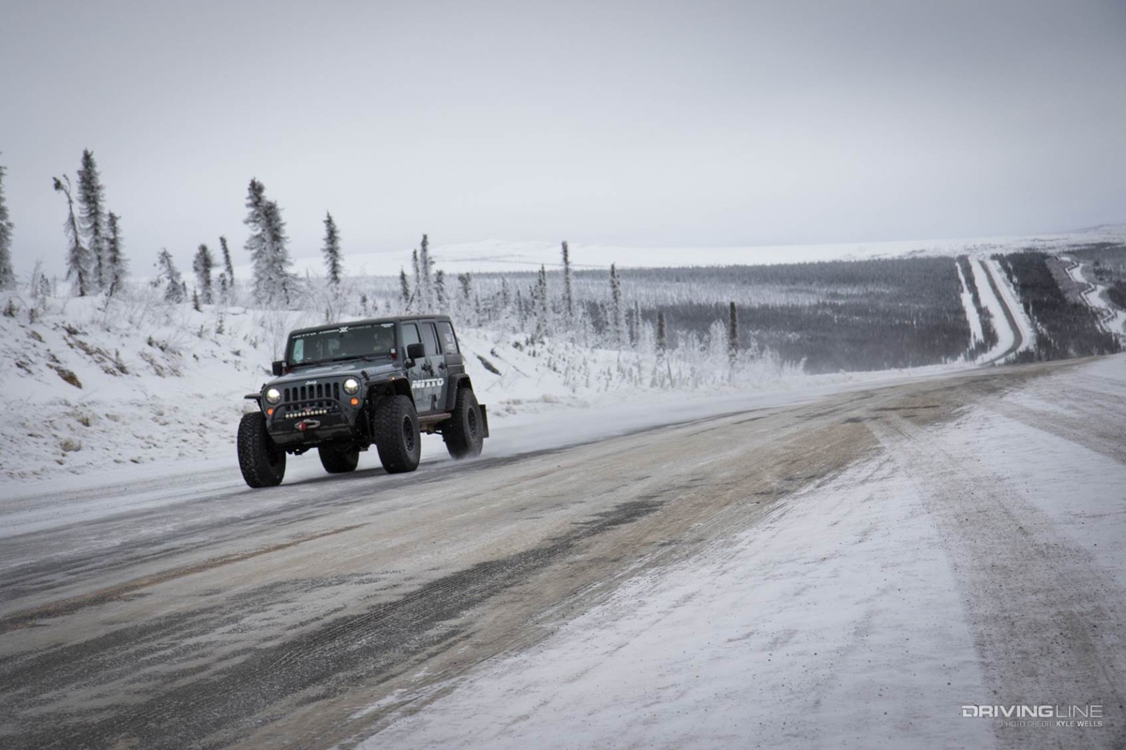best jeep tires, Jeep driving on snowy road