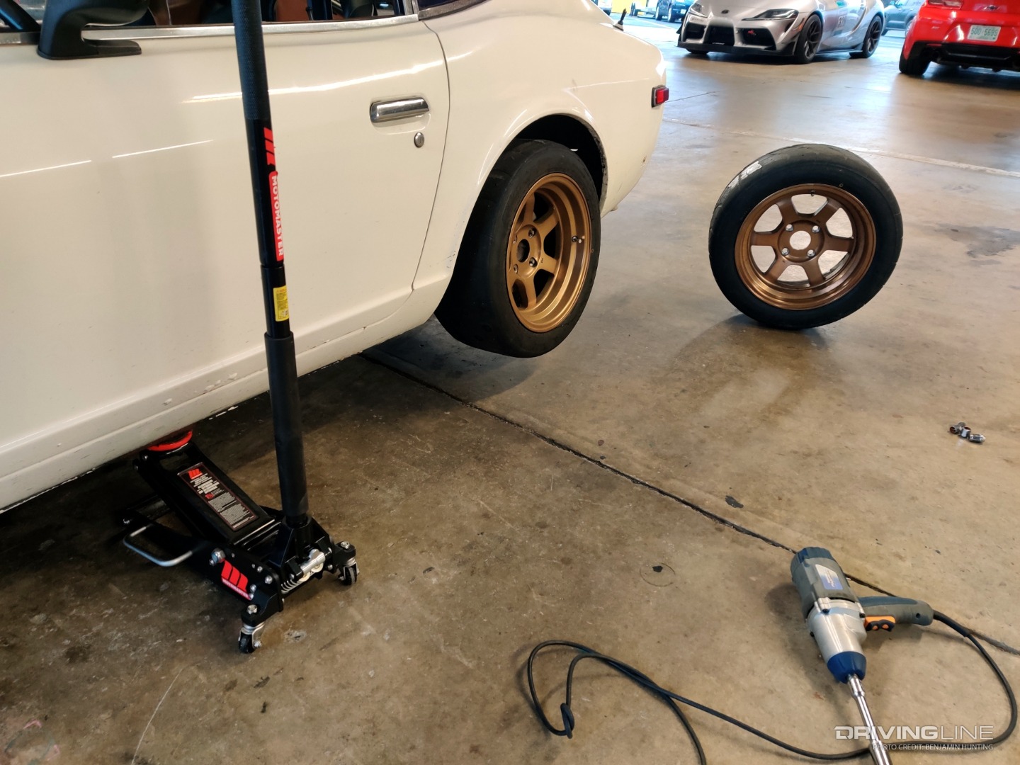 Datsun 280Z tire change
