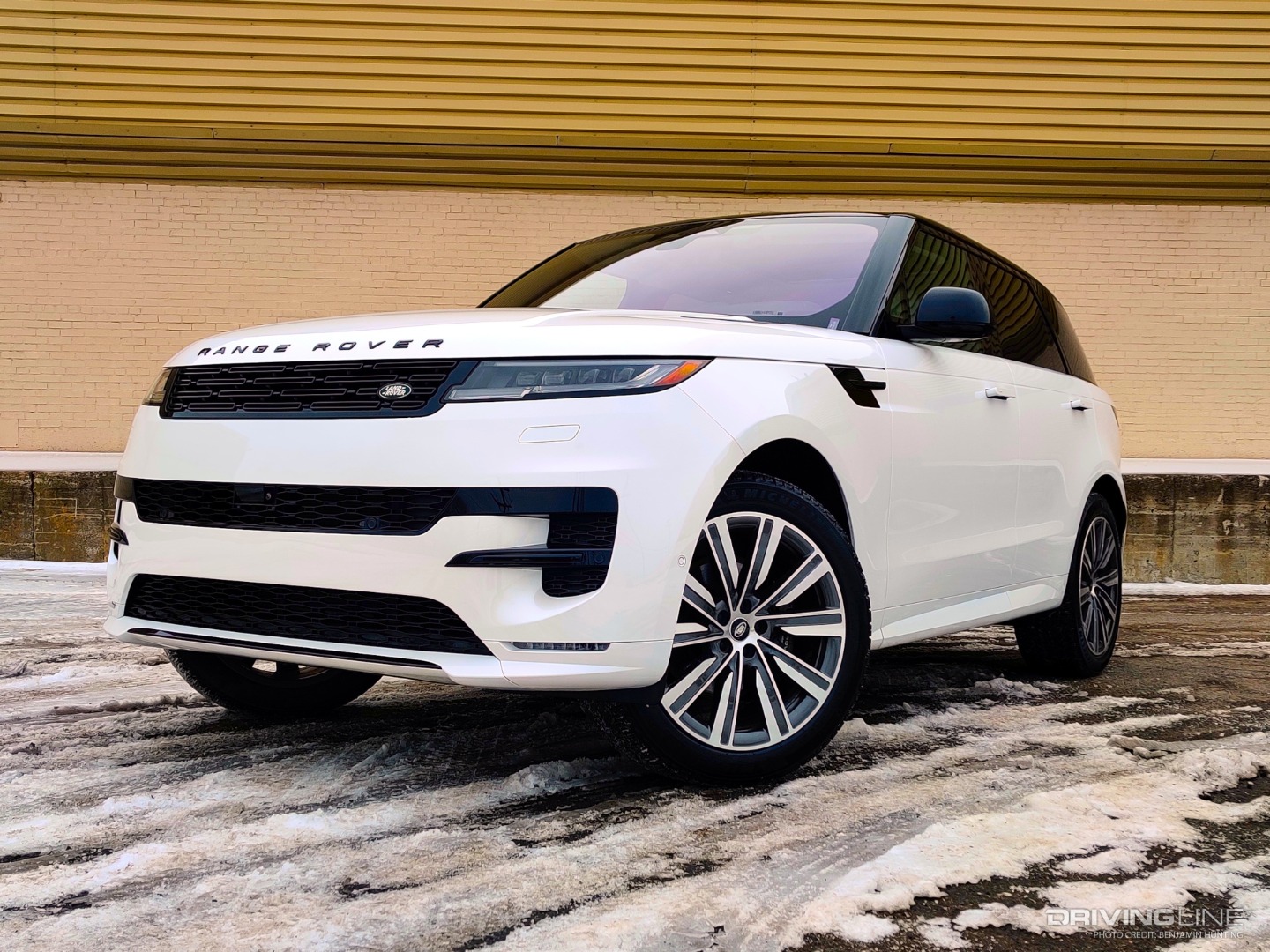 2023 Land Rover Range Rover Sport front 3/4