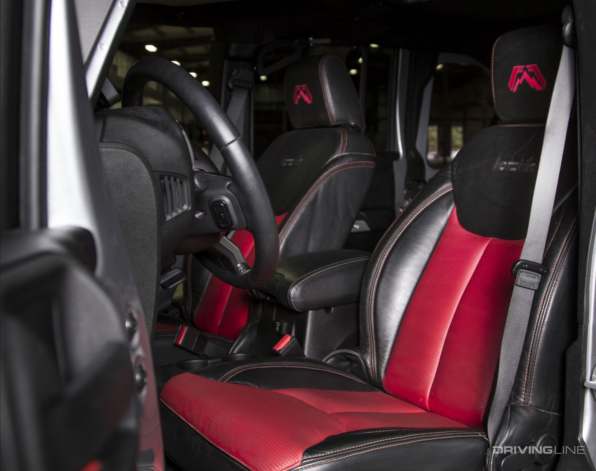 2015-jeep-wrangler-jk-fab-fours-mall-assault-trail-grappler (1)