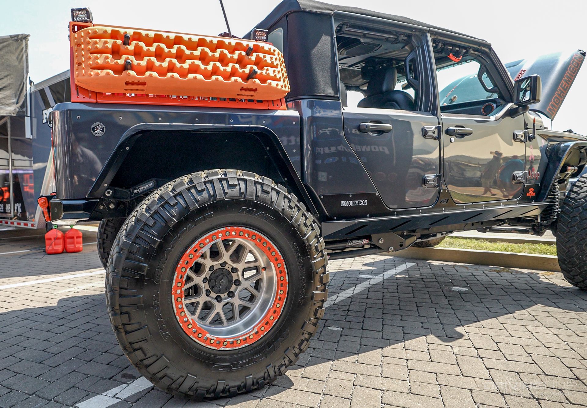 Motobilt Jeep Gladiator Bobbed Bed Kit JT on 42s